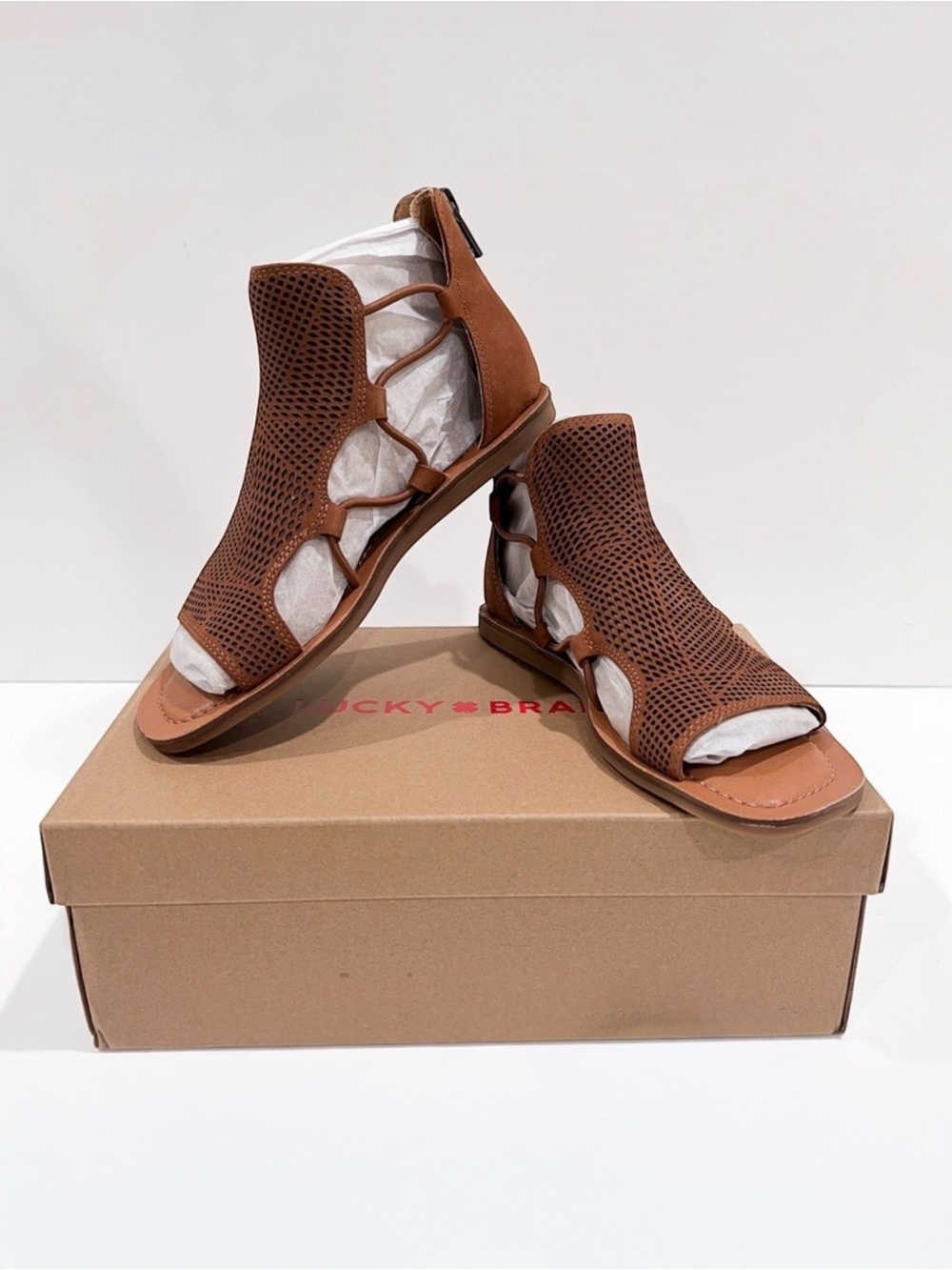 Lucky Brand Bartega Gladiator Flat Sandals Suede Perforated Back Zip Brown 6 NEW